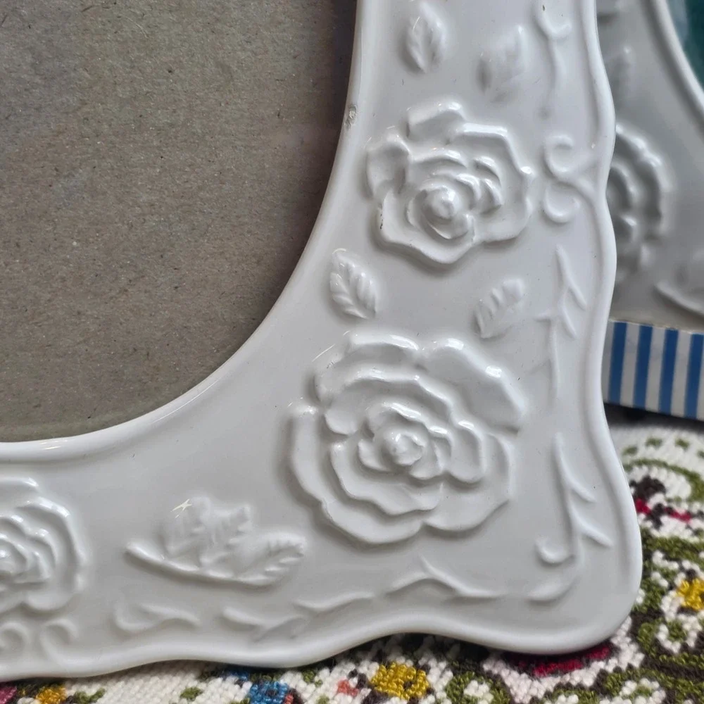 White Ceramic Rose Floral Picture Frame Set of 2 Oval Opening Scalloped Tabletop